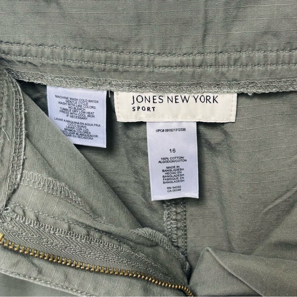 Women’s 16 Jones New York Sport Green Cargo Shorts - Picture 5 of 5